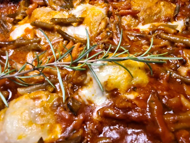 Poletov recept: Piščanec na lovski način. FOTO: Tanja Drinovec/ Delo
