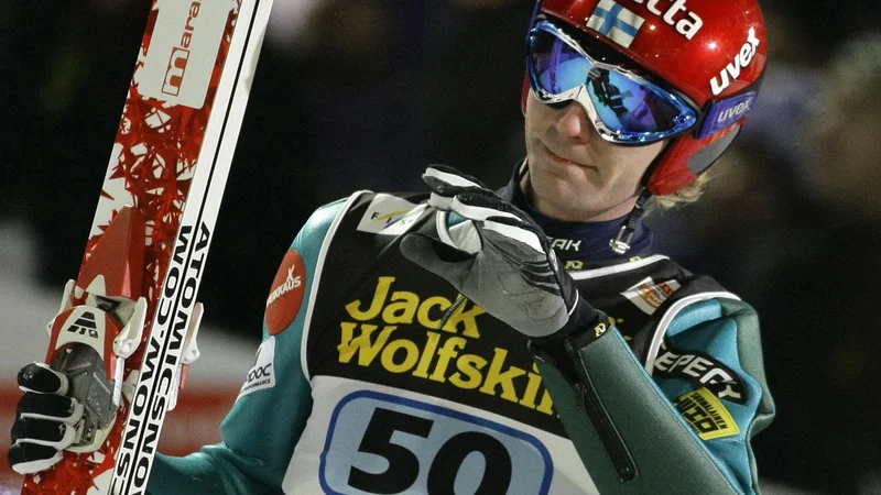 Fotografija: Janne Ahonen si je na današnjem finskem državnem prvenstvu v Lahtiju priskakal bronasto kolajno. FOTO: Dominic Ebenbichler/Reuters