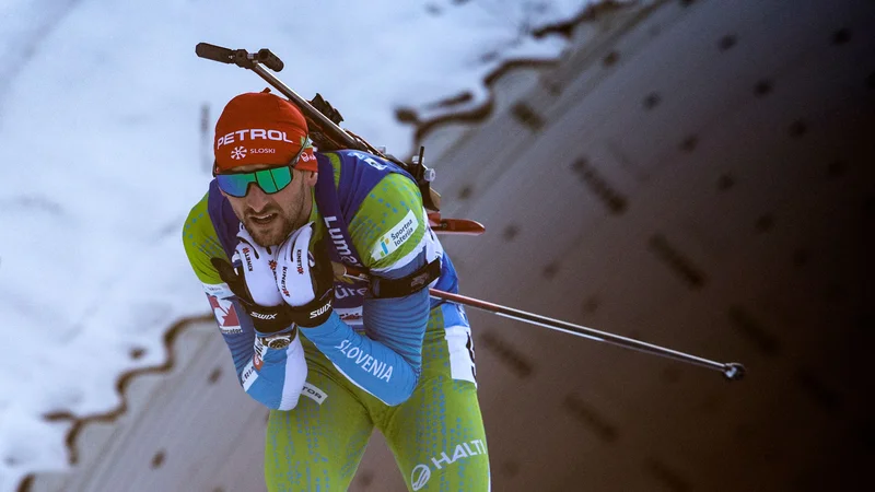 Fotografija: Jakov Fak se je prvič v sezoni uvrstil v elitno deseterico. FOTO: Michal Cizek/AFP