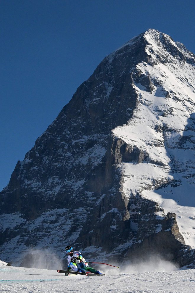 Celjan na Lauberhornu ni bil izgubljen pod veličastno goro Eiger. FOTO: Fabrice Coffrini/AFP
