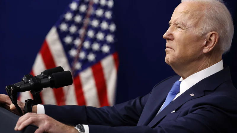 Fotografija: Biden z bojem »za demokracijo proti avtokraciji, svetlobo proti senci in pravico proti krivici« ni prepričal večine Američanov. FOTO: Chip Somodevilla/AFP
