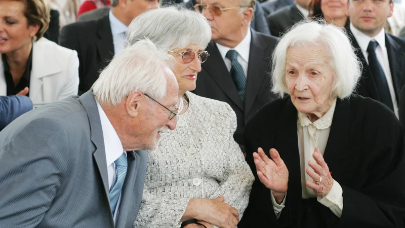 Fotografija: Slovesna seja mestnega sveta Mestne občine Ljubljana 2007 ob mestnem prazniku in dnevu miru, 9. maju. Tone Pavček in Kristina Brenkova. FOTO: Aleš Černivec
