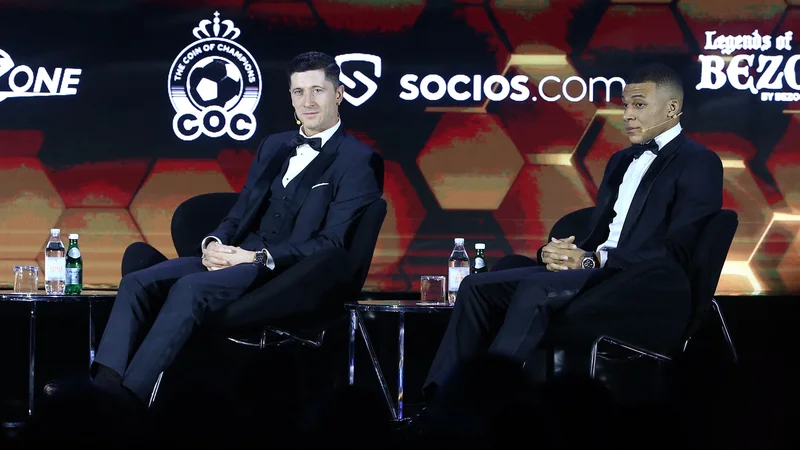 Fotografija: Tako Robert Lewandowski kot Kylian Mbappe (oba na fotografiji) sta se znašla na slovenskih glasovnicah. FOTO: Satish Kumar/Reuters