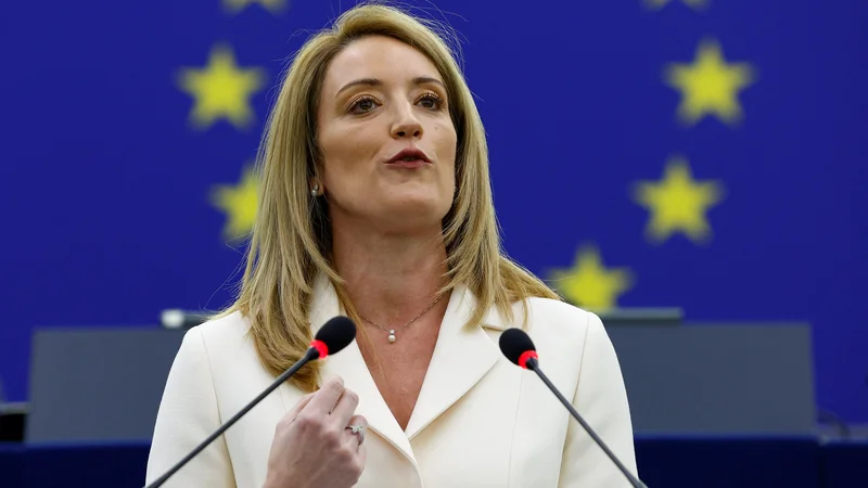 Fotografija: Maltežanka Roberta Metsola je bila na položaj predsednice evropskega parlamenta izvoljena na svoj 43. rojstni dan. FOTO: Gonzalo Fuentes/Reuters