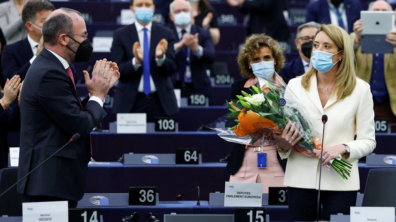 Fotografija: Roberta Metsola je najmlajša predsednica evropskega parlamenta doslej. FOTO: Gonzalo Fuentes/Reuters
