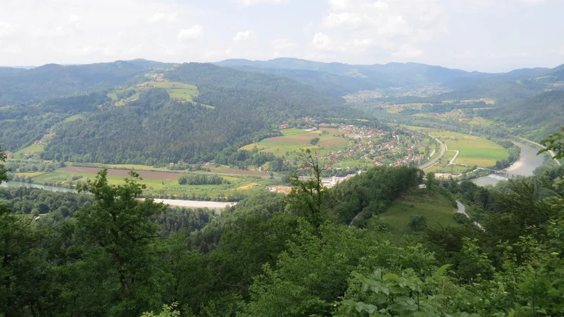 Fotografija: V Kresnicah še nimajo urejenega kanalizacijskega sistema. FOTO: Bojan Rajšek/Delo
