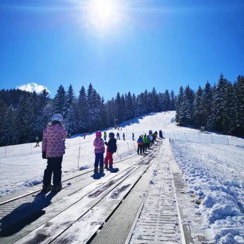 Smučišče Ribniško Pohorje v Ribnici na Pohorju je primerno predvsem za otroke in začetnike. FOTO: arhiv Turi
