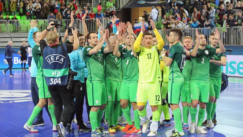 Fotografija: Slovenska reprezentanca je pred štirimi leti na domačem euru polnila tribune Stožic in dosegla najboljšo uvrstitev na velikih tekmovanjih. Tudi na letošnjem EP meri vsaj na četrtfinale. FOTO: Tomi Lombar