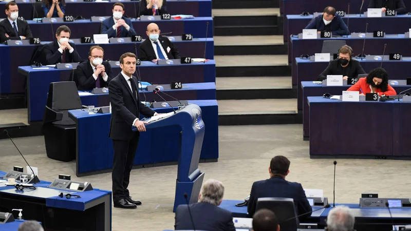 Fotografija: Pol leta predsedovanja so za uresničitev velikih ciljev kratko obdobje, toda francoskemu predsedniku Emmanuelu Macronu ne primanjkuje entuziazma. FOTO: Bertrand Guay/AFP
