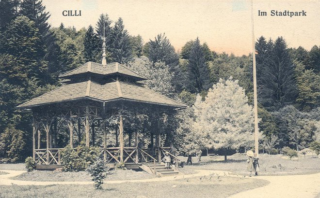 Paviljon v mestnem parku, začetek 20. stoletja. FOTO: hrani OKC
