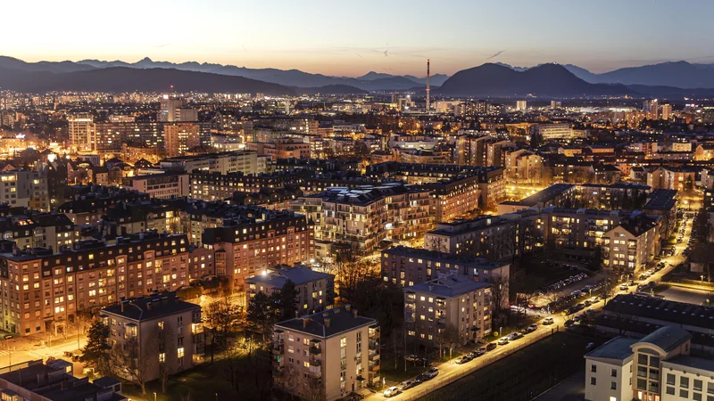 Fotografija: Kako neverjetno visoke so cene za najem stanovanj v Ljubljani, razkrivajo oglaševane cene za najem garsonjer, ki dosegajo več kot 500 evrov na mesec. FOTO: Voranc Vogel/Delo