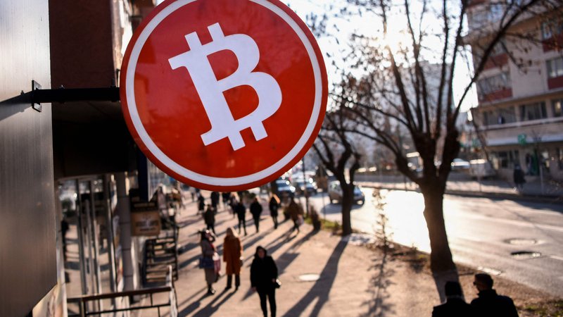 Fotografija: Septembra 2019 so v Kazahstanu nakovali 1,4 odstotka, dve leti pozneje že 18 odstotkov bitcoinov na svetu. FOTO: Armend Nimani/AFP
