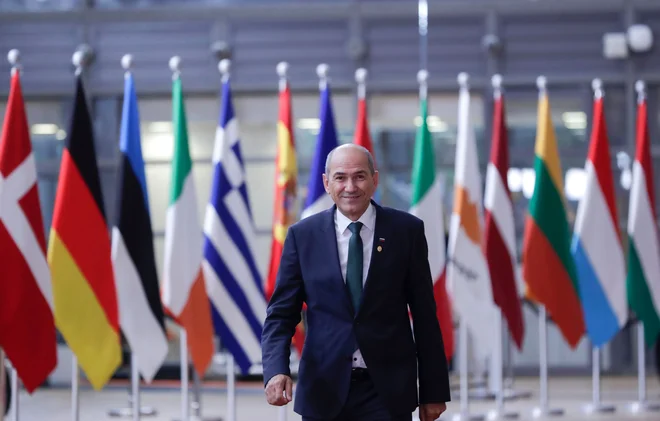 Ko je Slovenija priznala Kitajsko, se je zavezala, da s Tajvanom ne bo imela uradnih stikov, predsednik vlade pa je zdaj napovedal odprtje predstavništva na Tajvanu. Opozicija napoveduje sklic izredne seje odbora za zunanjo politiko, odzval se je tudi minister Počivalšek. FOTO: Olivier Hoslet/Afp
