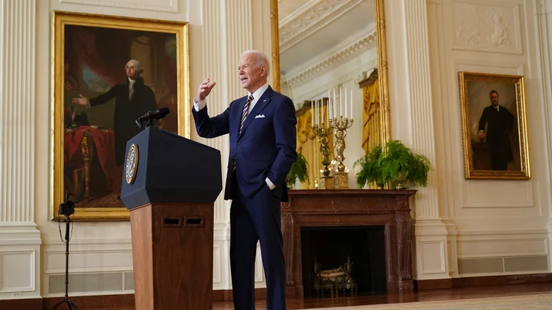 Fotografija: Predsednik Joe Biden med sredino tiskovno konferenco. FOTO: Mandel Ngan/AFP