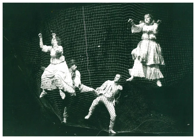 Nevenka Vrančič (Maturina), Bine Matoh (Don Juan), Nevenka Sedlar (Šarlota), Ivo Barišič (Sganarel) v predstavi Don Juan ali Kamniti gost Jean-Baptista Poquelina Molièra (Primorsko dramsko gledališče, sezona 1980/81). FOTO: arhiv SNG Nova Gorica