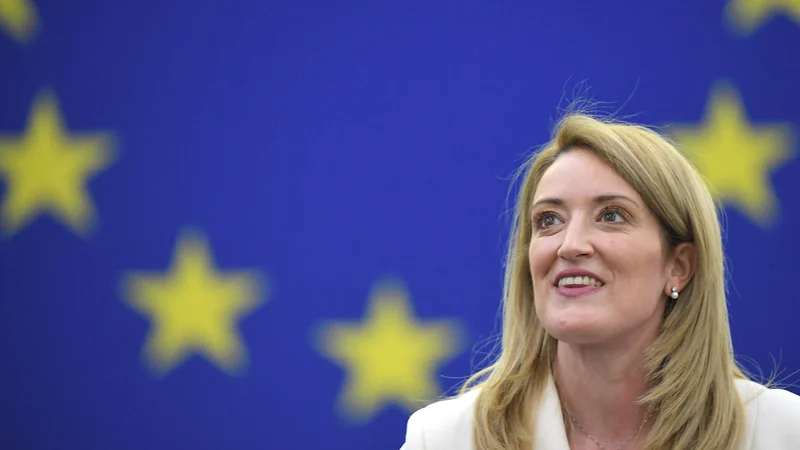 Fotografija: Maltežanka Roberta Metsola je napovedala, da bo predrla bruselsjki mehurček in približala Evropo ljudem. Malta ima najmanj prebivalcev v EU in ima prvič predsednico v eni od institucij EU. Zadnji predsedniki evropskega parlamenta so prihajali iz velikih držav. FOTO: Patrick Hertzog/AFP