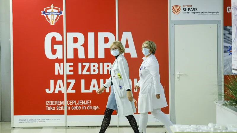 Fotografija: Predstavniki zdravnikov v imenu več kot 8300 slovenskih zdravnikov in zobozdravnikov apelirajo na paciente, naj jih ne žalijo in jim ne grozijo. FOTO: Jože Suhadolnik/Delo