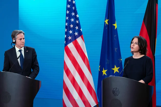 Nemška zunanja ministrica Annalena Baerbock in njen ameriški kolega Antony Blinken sta govorila o rusko-ukrajinskem konfliktu. FOTO: Alex Brandon/AFP
