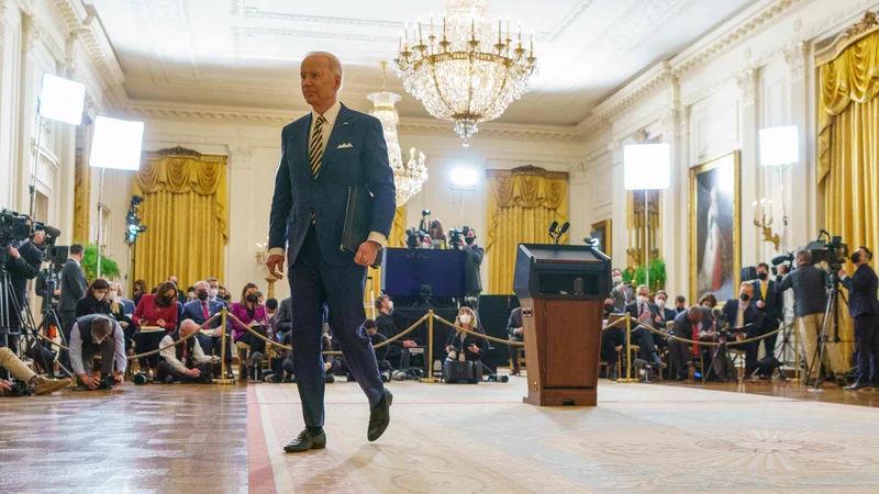 Fotografija: V Washingtonu so mnogi zaskrbljeni zaradi neprevidne ocene vrhovnega poveljnika ameriških oboroženih sil. Foto Mandel Ngan/AFP