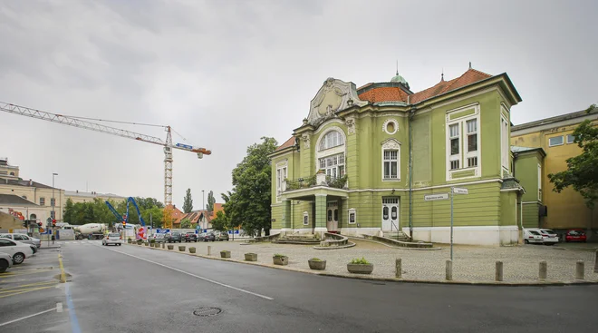 Ni ministra, ki bi se zavedal, da Slovensko narodno gledališče – Drama mora biti v centru mesta, ne na obrobju. Ni ministra, ki bi se boril za Južni trg ... Foto Jože Suhadolnik/Delo