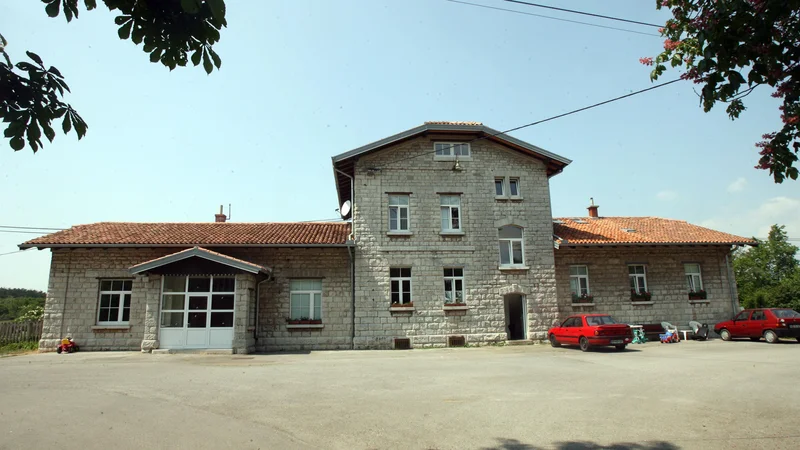 Fotografija: V Dutovljah se je zgodila Civilna pobuda za spoštovanje dediščine Dutovelj, ki se zavzema za reševanje problematike urejanja prostora in razmerij v prostoru krhke, neponovljive arhitekturne dediščine in v duhu razumevanja aarhuške konvencije. Foto Marko Feist/Slovenske novice