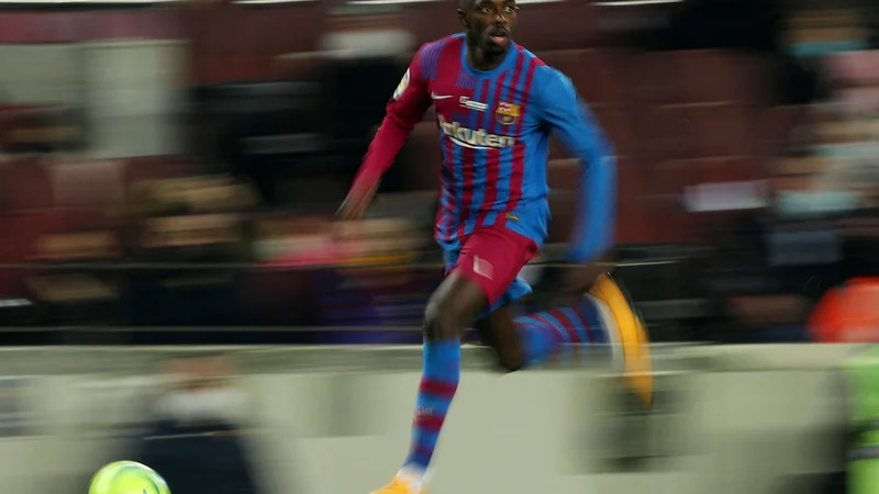 Fotografija: Ousmane Dembele že odšteva dneve pri Barceloni, ki je sinoči v Bilbau izgubila v osmini finala kraljevega pokala. FOTO: Albert Gea/Reuters