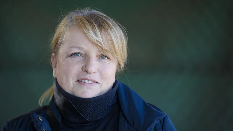 Fotografija: Andreja Ojsteršek Urh: » Lani sem bila 268 dni zdoma, sicer pa sem praviloma od 150 do 200 dni na poti.« FOTO: Jože Suhadolnik