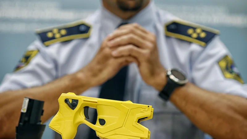 Fotografija: Dodatnih 23 paralizatorjev s kamerami in pripadajočo opremo naj bi stalo 371.683 evrov. FOTO: Blaž Samec/Delo