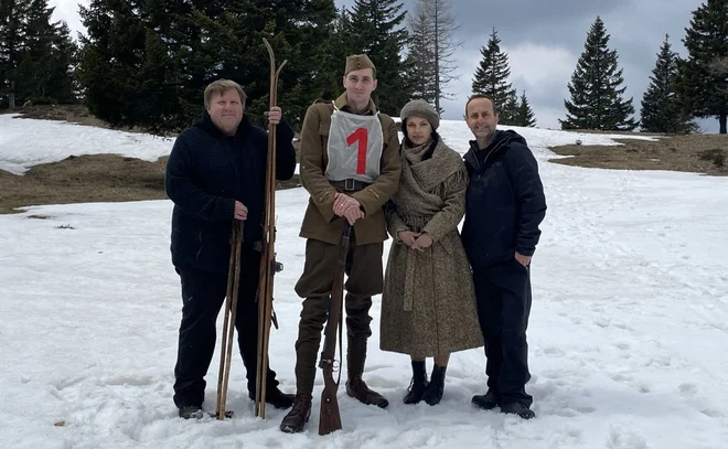 Na fotografiji: Jernej Brajer – posebni efekti, Gašper Šenica Pavletič - partizan, Anita Ferčak - Cerkljanka, Matjaž Mrak – dop/producent. FOTO: Luka Štros
