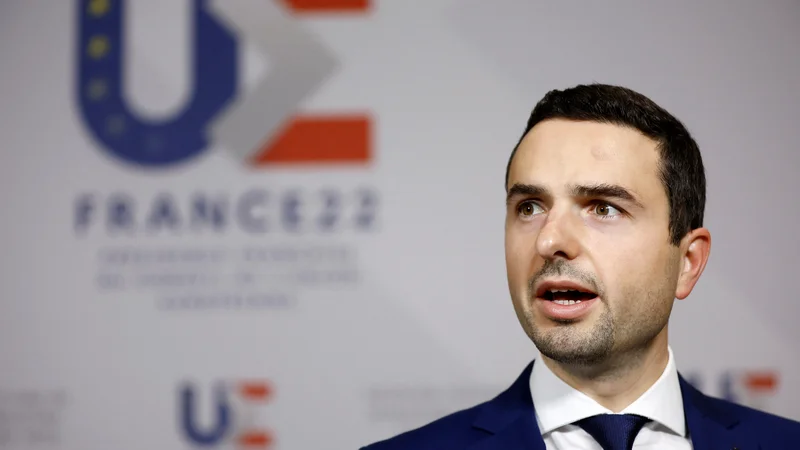 Fotografija: »Sem pozitiven. Trenutno brez vseh simptomov. Cepljenje deluje. Pazite nase, ostanite zdravi,« je Matej Tonin navedel na Twitterju. FOTO: Stephane Mahe/Reuters
