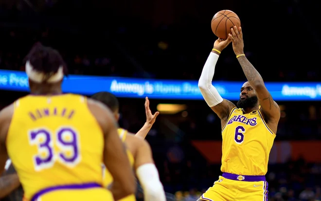 LeBron James je dosegel 29 točk. FOTO: Mike Ehrmann/AFP
