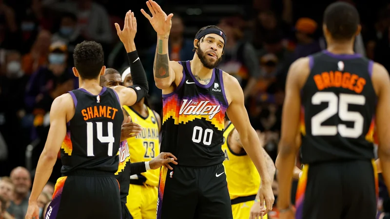 Fotografija: Košarkarji Phoenixa so nezaustavljivi v NBA in so proti Indiani dosegli že šesto zaporedno zmago. FOTO: Christian Petersen/AFP