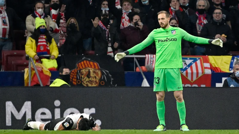Fotografija: V prvih 45 minutah je bil madridski Atletico nokavtiran, potem pa so se Jan Oblak in soigralci pobrali in v sodnikovem dodatku prišli do popolnega preobrata proti Valencii. FOTO: Pierre-philippe Marcou/AFP