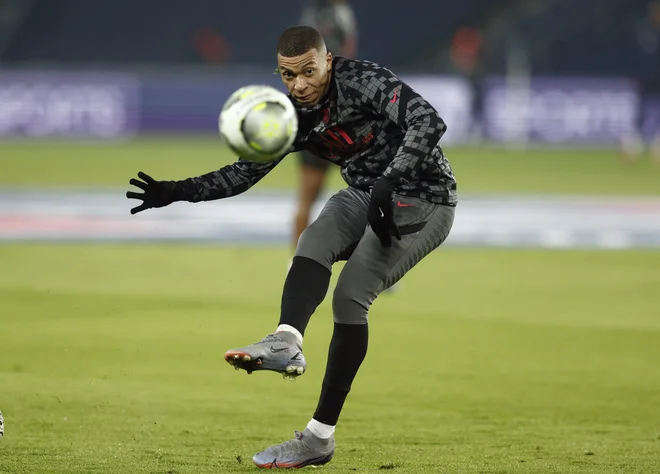 Kylian Mbappe bo po koncu sezone prost nogometaš. FOTO: Benoit Tessier/Reuters
