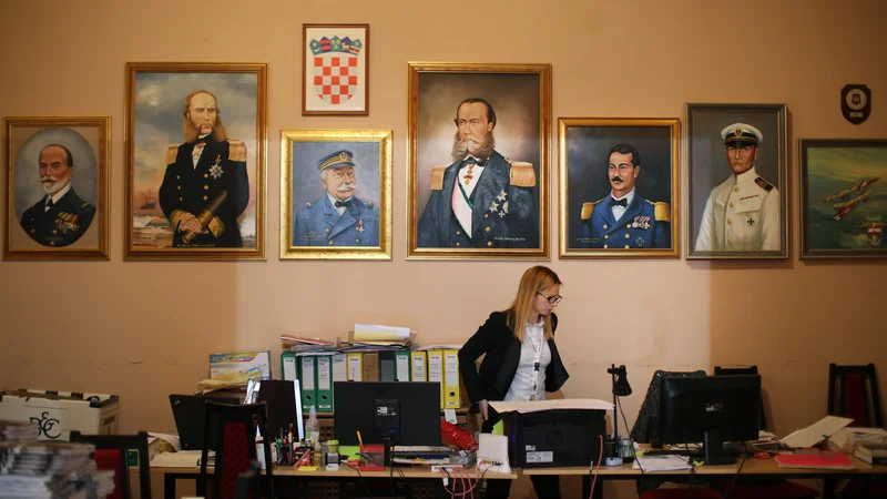 Fotografija: Tudi lojalni in čisto običajni državljani imajo včasih dovolj laži vladajočih in se odločijo ukrepati. FOTO: Jure Eržen/Delo