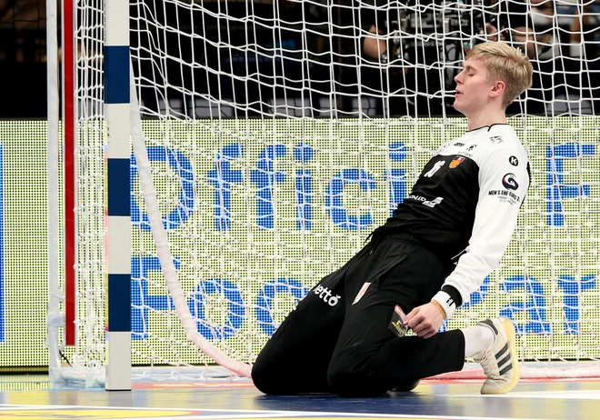 Viktor Hallgrimsson je zaklenil vrata. FOTO: Bernadett Szabo/ Reuters
