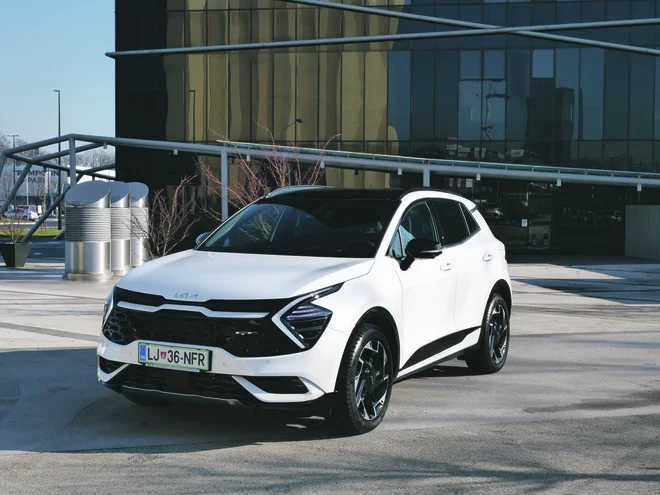 Kia sportage v peti generaciji zapeljuje s privlačnim modernim videzom. FOTO: Blaž Kondža