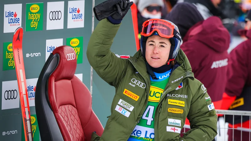 Fotografija: »Že v naslednjih urah bom začela fizioterapijo, da bom poskušala ubraniti olimpijski naslov v moji prvi disciplini, ki jo ljubim najbolj,« je bila že nabrušena osmoljenka minulega konca tedna v smučarskem svetovnem pokalu Sofia Goggia. FOTO: Sergei Belski/Usa Today Sports
