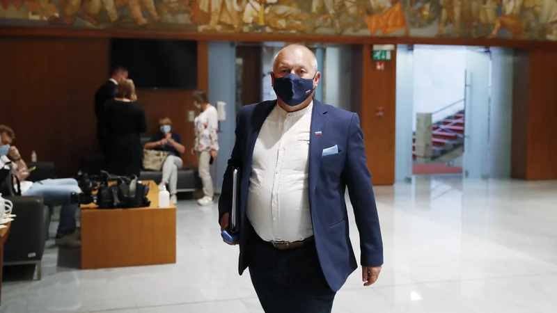 Fotografija: Franc Kangler je prepričan, da v policiji še vedno velja karierni sistem. FOTO: Leon Vidic/Delo