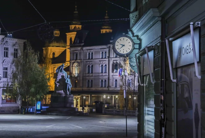Prazna Ljubljana v času pandemije koronavirusa novembra 2020. FOTO: Jože Suhadolnik/Delo
