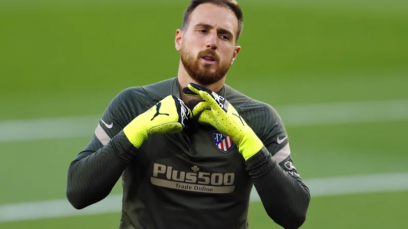 Fotografija: Jan Oblak se je odpravil v samoizolacijo. FOTO: Marcelo Del Pozo/Reuters