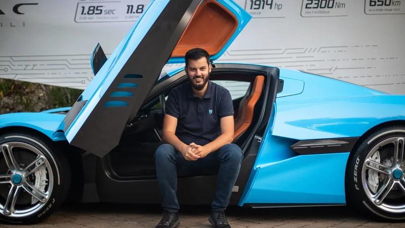 Fotografija: Mate Rimac (v sredini) širi poslovanje ter išče programerje in inženirje po svetu, tudi v Sloveniji. FOTO:: Rimac Automobili