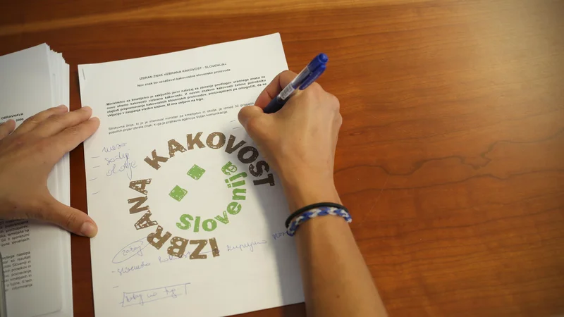 Fotografija: Nacionalna shema Izbrana kakovost – Slovenija, ki se za goveje in perutninsko meso izvaja že šesto leto, ni prinesla pričakovanih rezultatov. FOTO: Jure Eržen/Delo