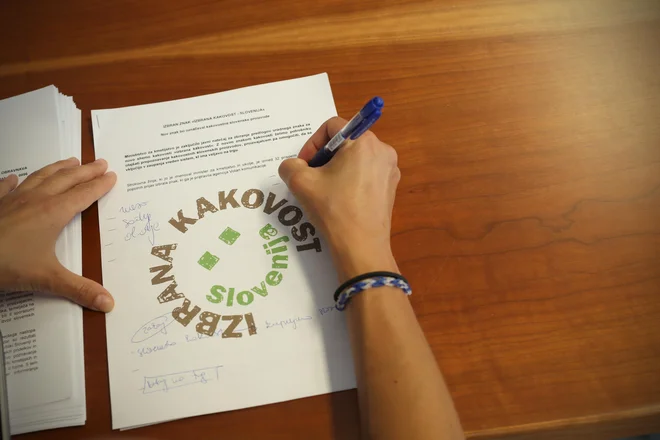 Nacionalna shema Izbrana kakovost &ndash; Slovenija, ki se za goveje in perutninsko meso izvaja že šesto leto, ni prinesla pričakovanih rezultatov. FOTO:&nbsp;Jure Eržen/Delo
