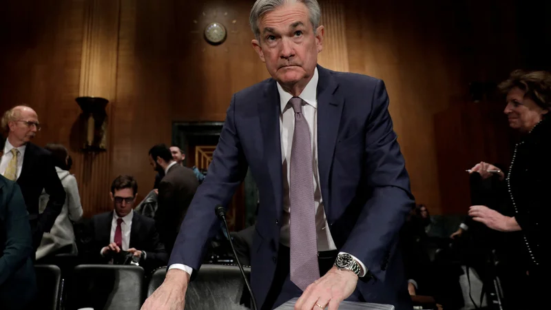 Fotografija: Predsednik Fed Jerome Powell je konec lanskega leta poudaril zavezanost stabilnosti cen. V ZDA pričakujejo marčevski začetek višanja obrestnih mer. Foto Yuri Gripas/Reuters