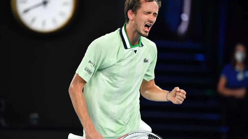 Fotografija: Rus Daniil Medvedjev si je med moškimi priigral zadnjo vstopnico za polfinale. FOTO: Paul Crock/AFP