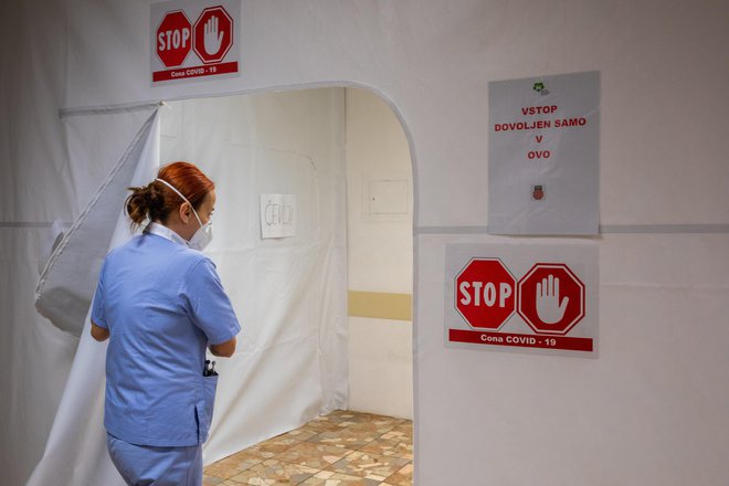 Une gamme socialement acceptable de droits et de services de santé financés par l'État doit être déterminée.  PHOTO : Voranc Vogelž / Delo