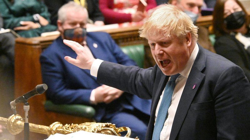 Fotografija: Britanski premier Boris Johnson med današnjim nastopom v spodnjem domu britanskega parlamenta Foto: Jessica Taylor/Afp
