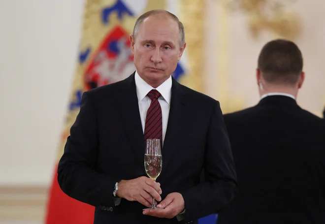 Tudi ruski predsednik Vladimir Putina mora v svoje scenarije vključevati sankcije EU in ZDA. Pavel Golovkin/Reuters

