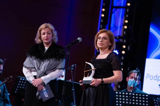Anita Stojčevska, glavna izvršna direktorica SKB banke, je dobitnica priznanja Artemida za menedžerko, ki je prebila stekleni strop. FOTO: Andraž Kobe za ZM
